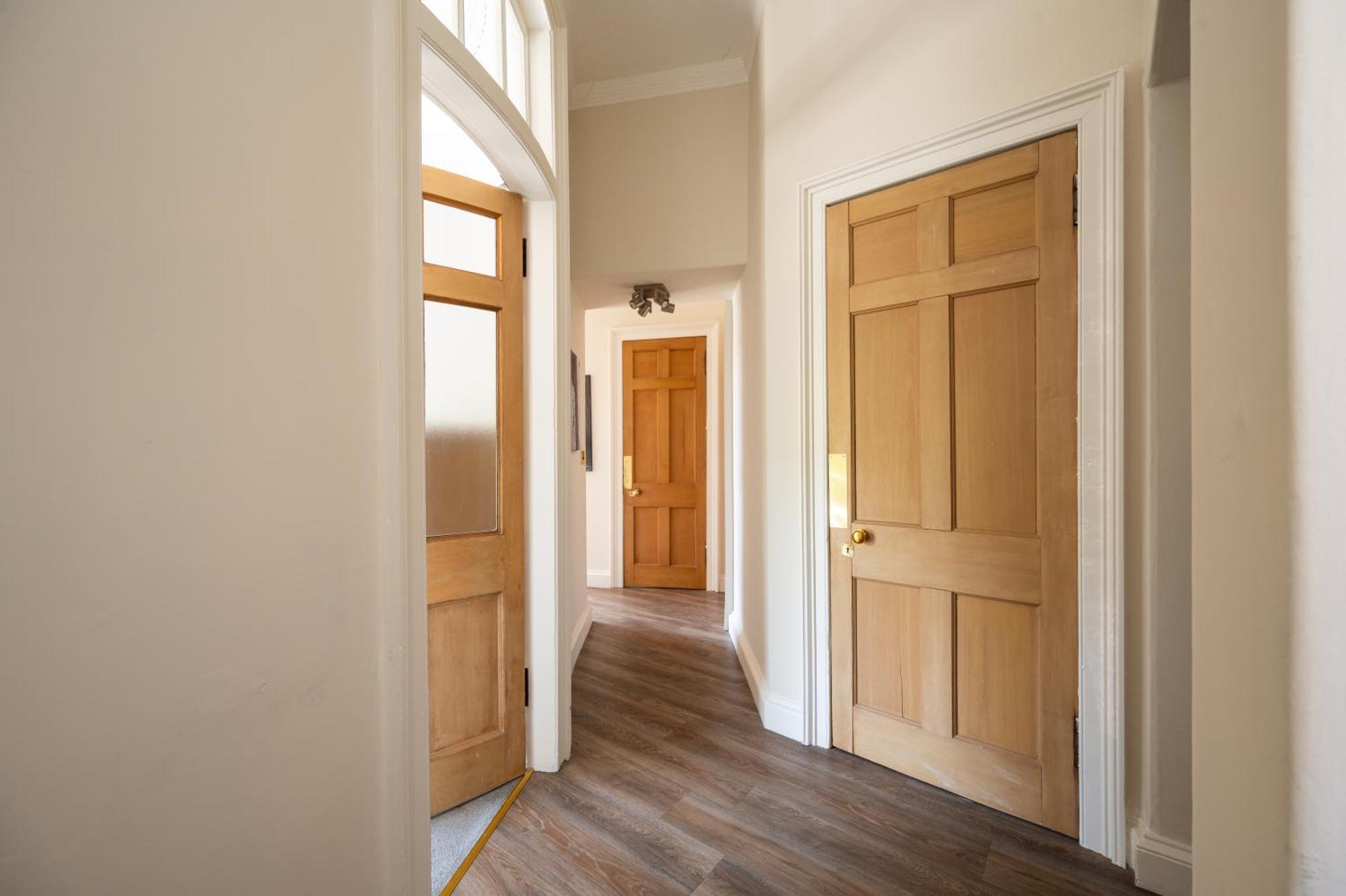 Windsor Street Apartment — Photos 3